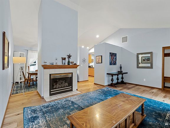 Cozy gas fireplace for those cold winter nights.>