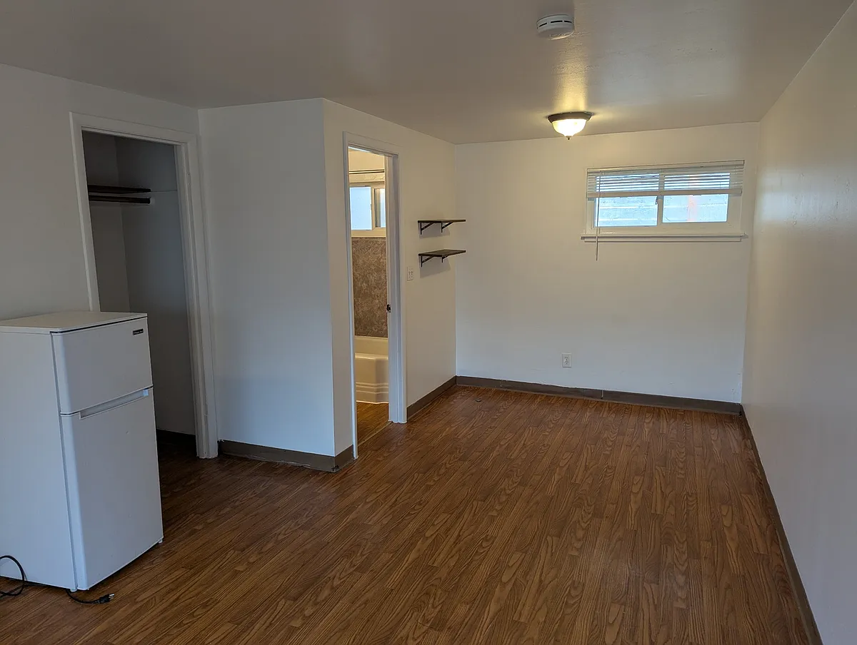 Building Photo - 6542 Ravenna Ave NE #2