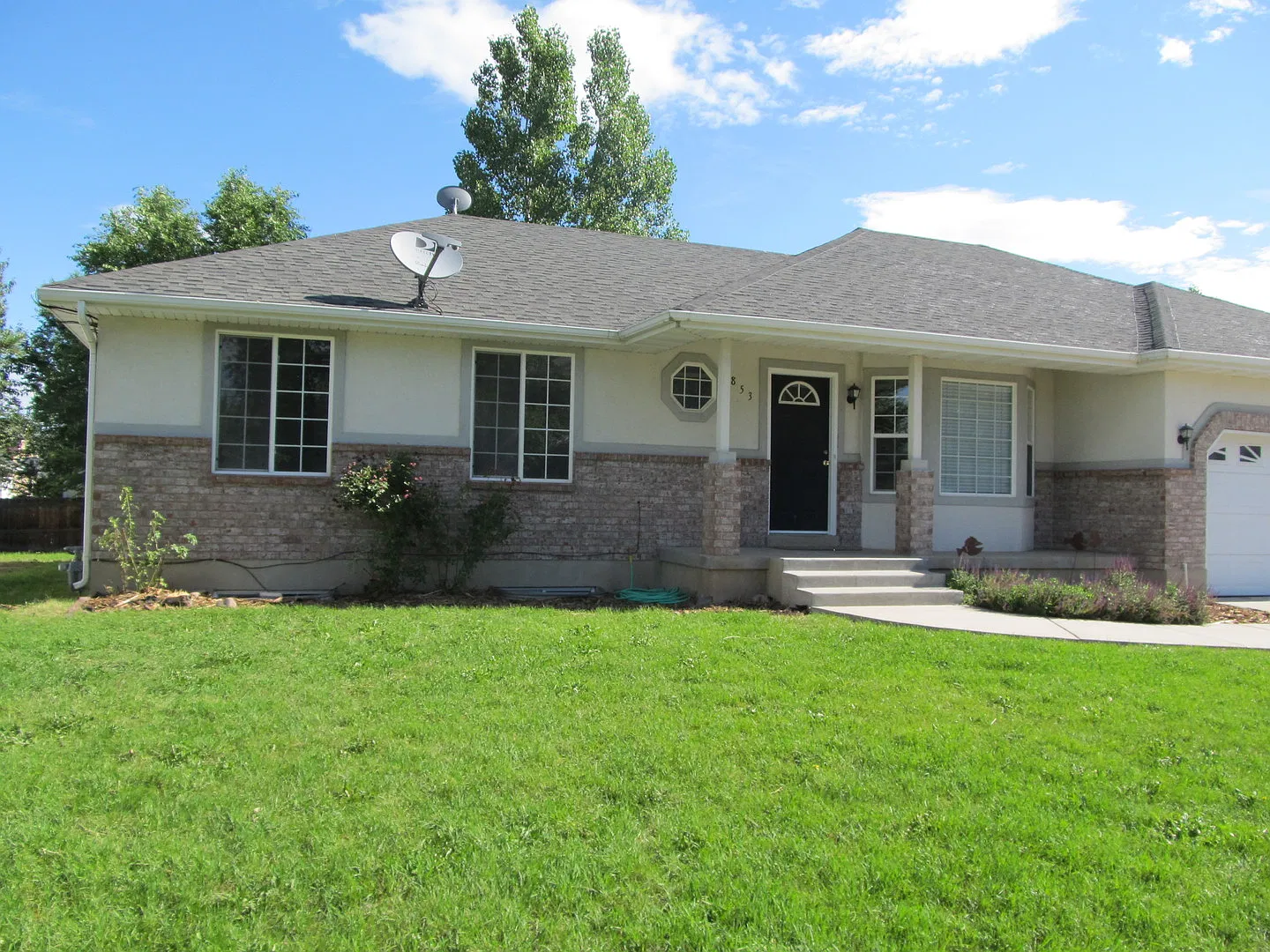 Pet Friendly - Nice 6 bed 2 bath home — Photo 2