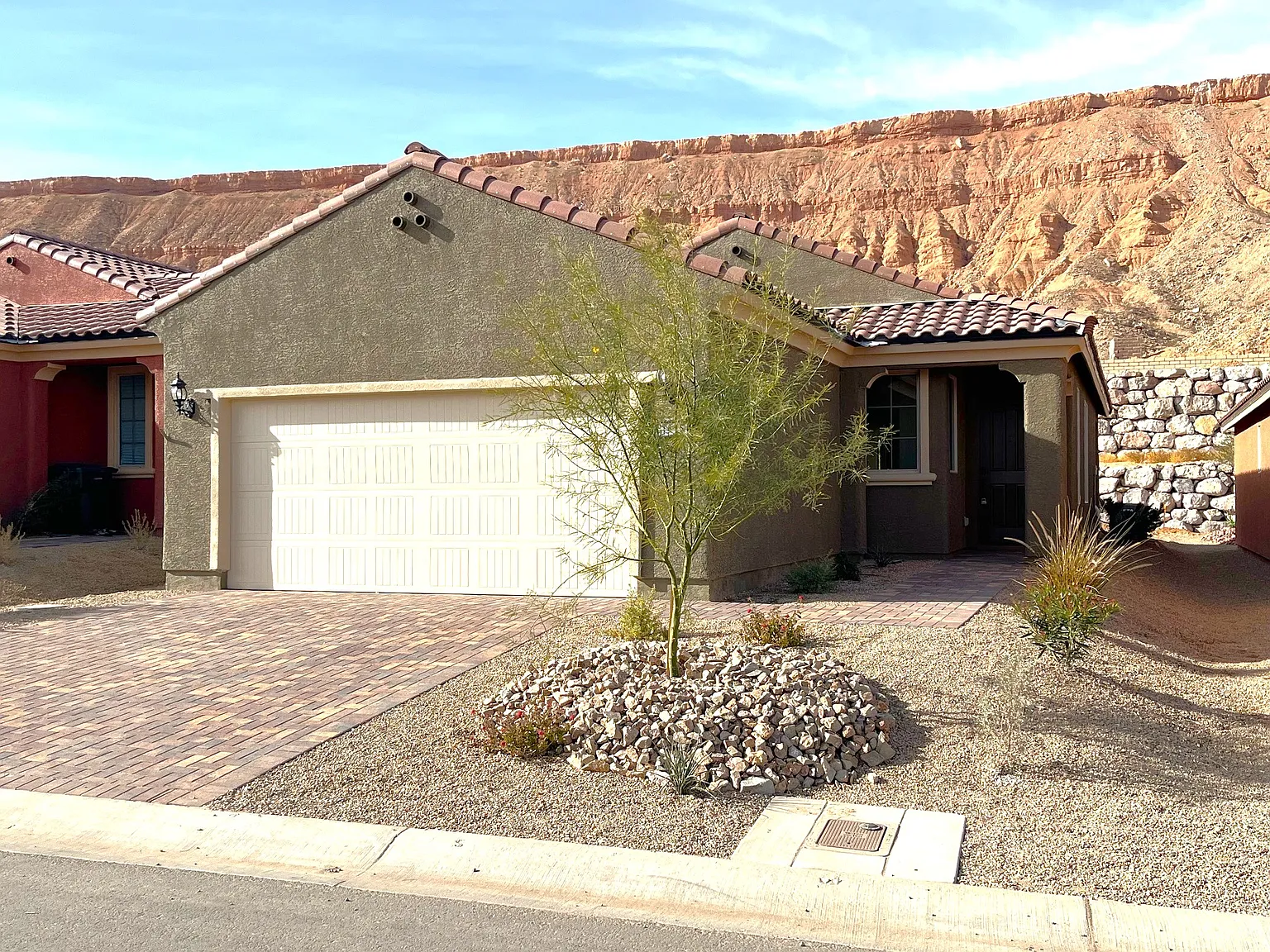 2 bed, 1390 sqft, $1,880 — Photo 1