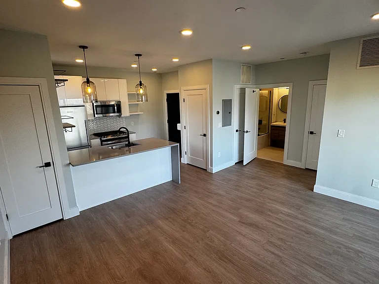 277 Border St #501 — Photo 6