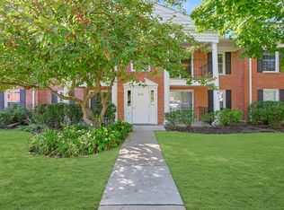 520 Shorely Dr APT 203, Barrington, IL 60010