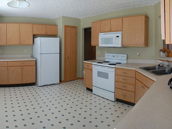 4th image of 9174 Windy Creek Dr