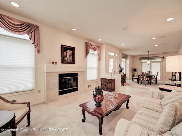 8 Springlawn Drive, Lakewood, NJ 08701