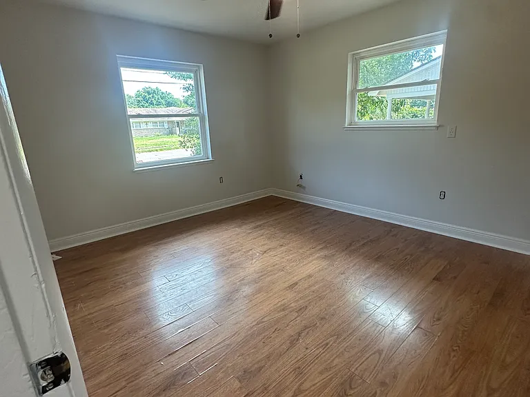 2408 Middlecoff Dr — Photo 17