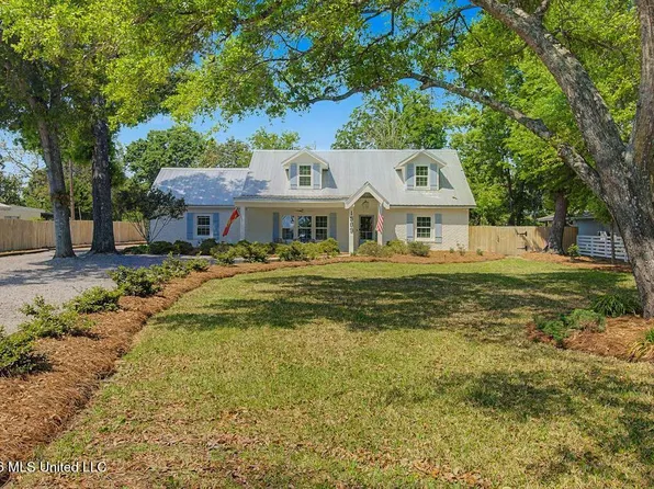 1589 E 2nd St, Pass Christian, MS 39571