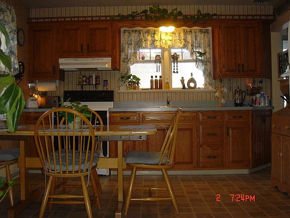 eat in kitchen