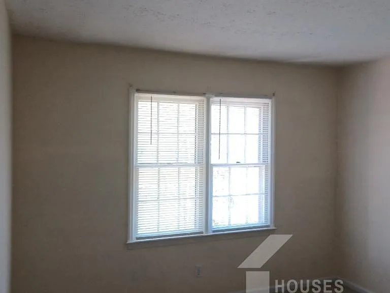 55 Summercreek Dr — Photo 9