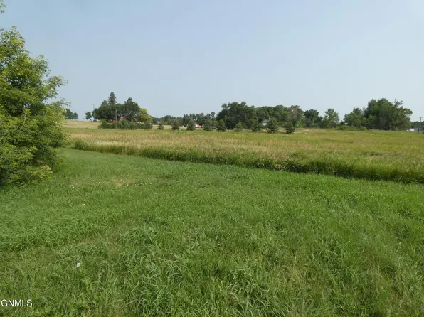 32 McKenzie St, Sterling, ND 58572
