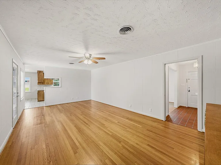 6323 Cindy Ln — Photo 4