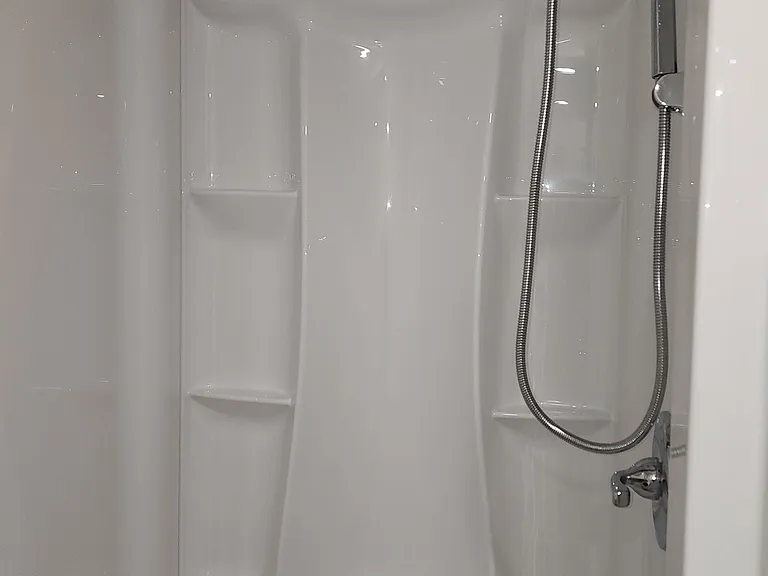 Standing shower