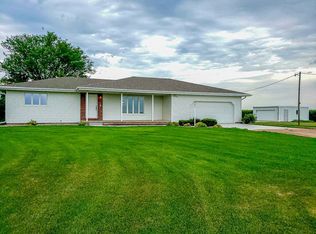501 W 4th Rd, Giltner, NE 68841