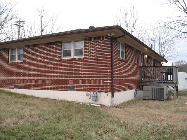 2nd image of 113 E 7th St