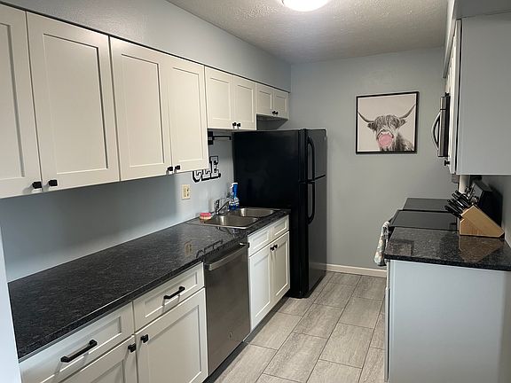 3rd image of 7970 Mentor Ave APT A5