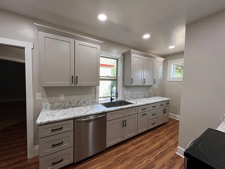 802 W Evelyn St — Photo 20