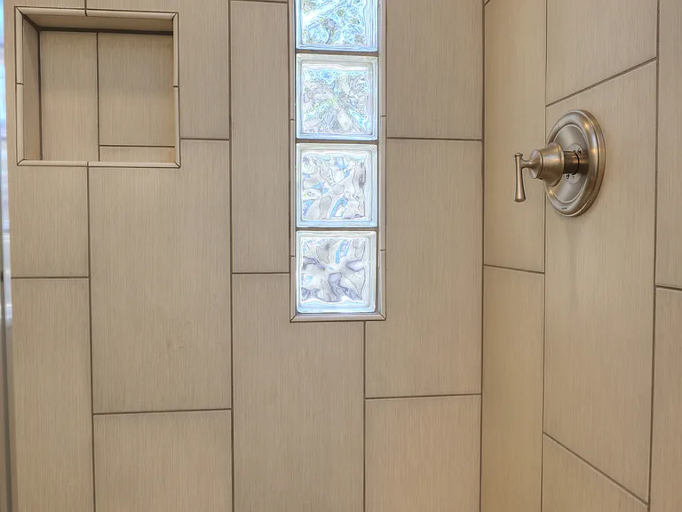 826 Alberta Ave — Photo 12