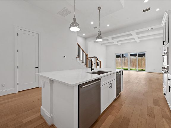 5th image of 2408 Driscoll St