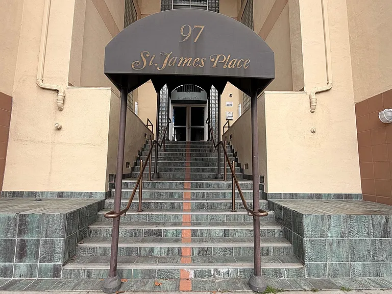 97 East Ct #58 — Photo 1