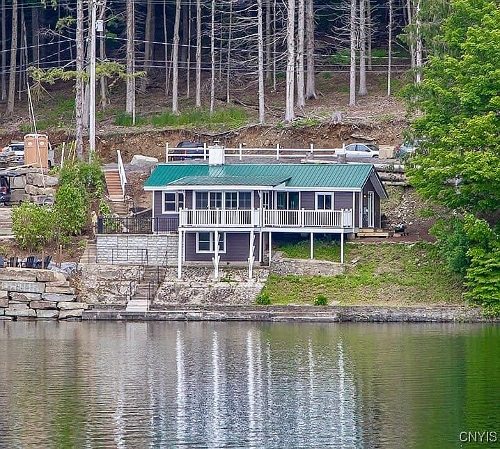 Gorgeous totally remodeled lake cottage!