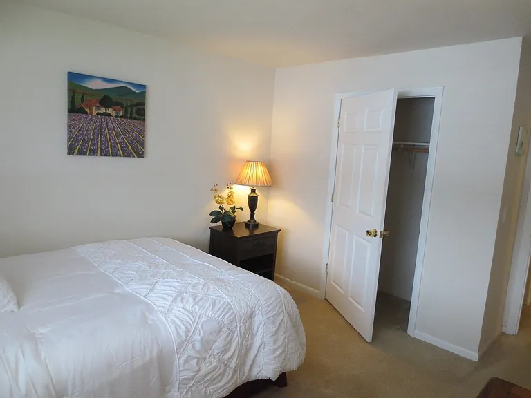 Lakeview Apartments — Photo 14