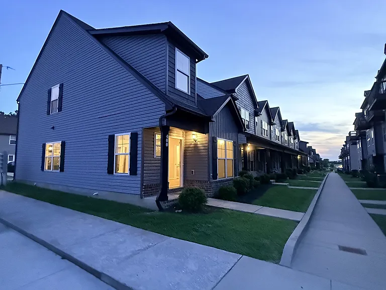 400 Rick McCormick Dr — Photo 2