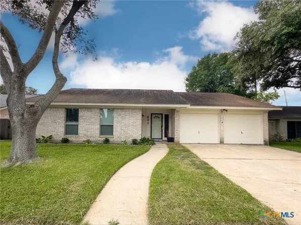 201 Chama Dr, Victoria, TX 77904