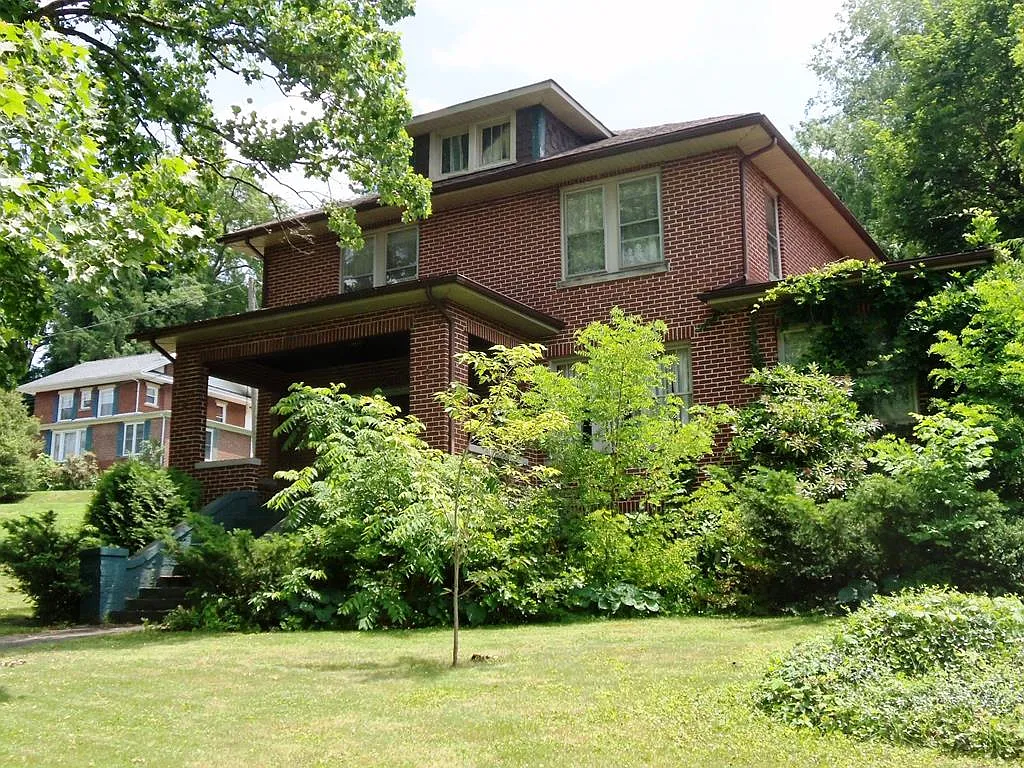 324 Parkway Ave photo 1