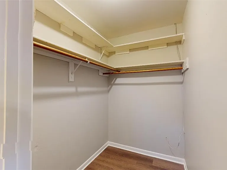 3904 Windwood Cir — Photo 15