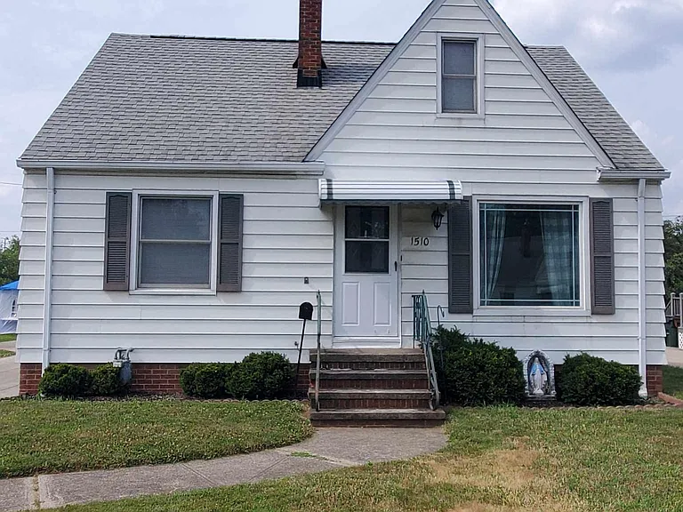 1510 Tuxedo Ave — Photo 1