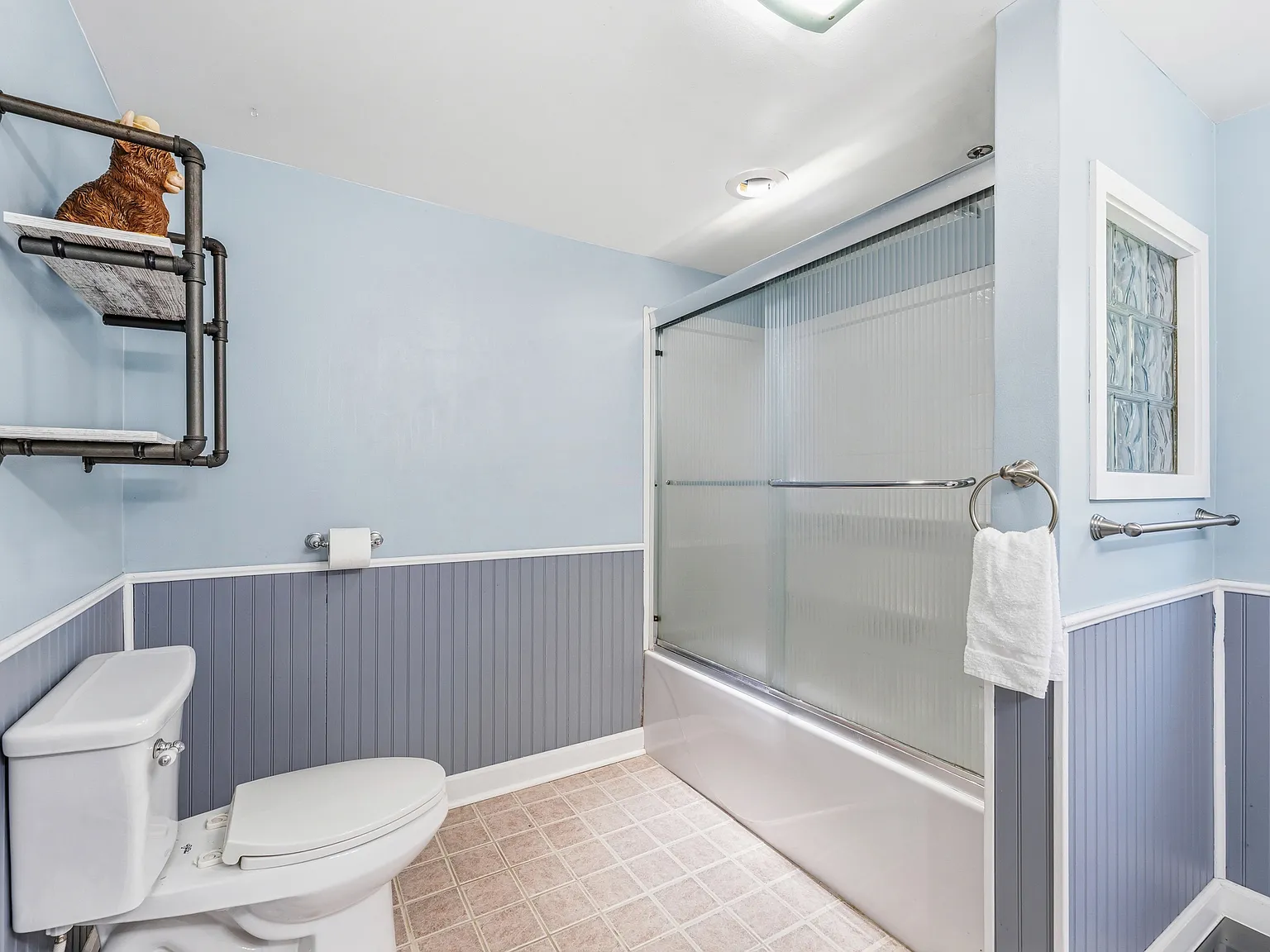 3 bed, 1296 sqft, $2,300 — Photo 2