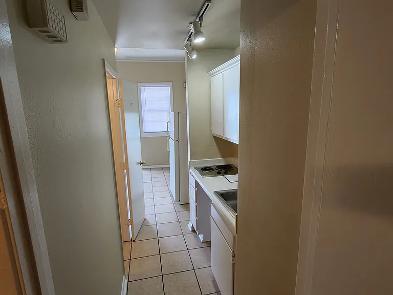 7811 Oak St #A — Photo 2