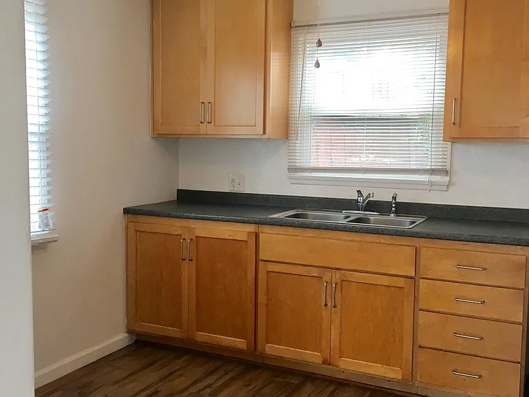 Full size kitchen
