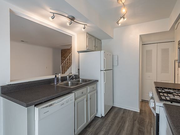 4th image of 192 Mary Ct Unit B