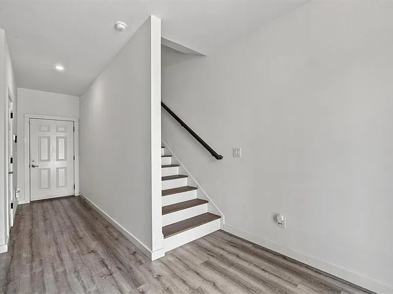 1077 Glen Opal Dr — Photo 6