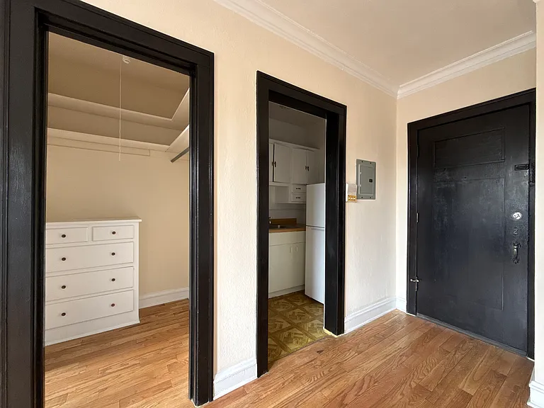 3945 N Pulaski Rd #207 — Photo 7