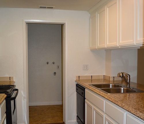 4th image of 9124 Don Ave