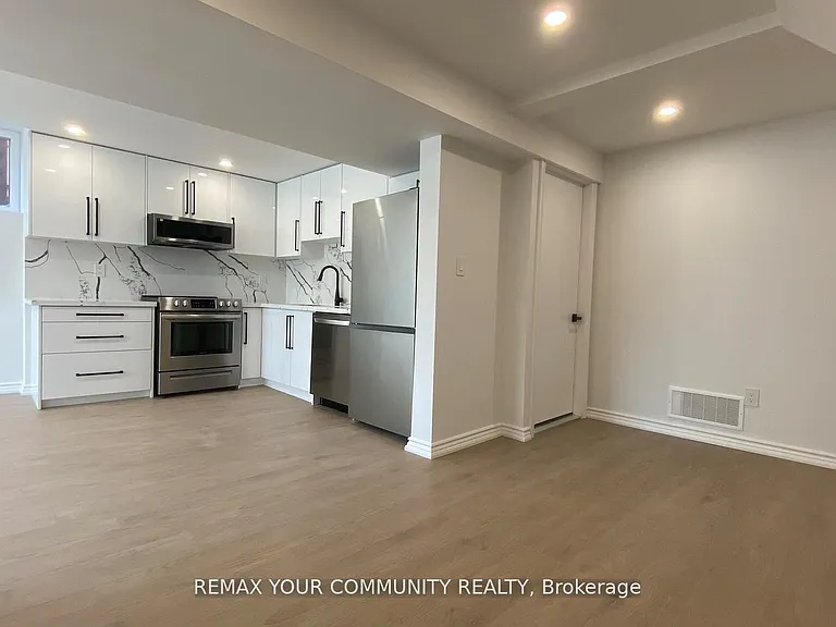 134 Kemano Rd #BASEMENT — Photo 4