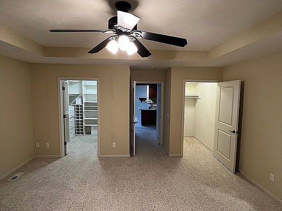 MASTER BED HIS/HER WALK-INS