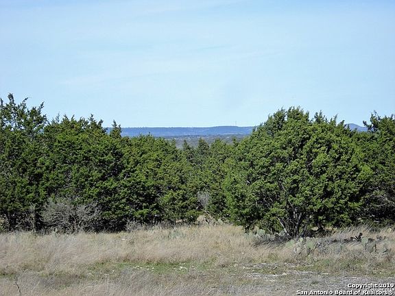 4th image of 304 White Oak Trl