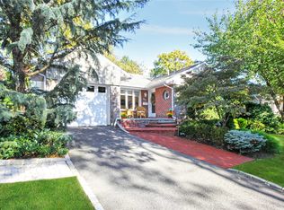 2135 Merokee Dr, Merrick, NY 11566