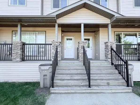 11215 N Pinnacle Dr, Grande Prairie, AB T8W 0E1