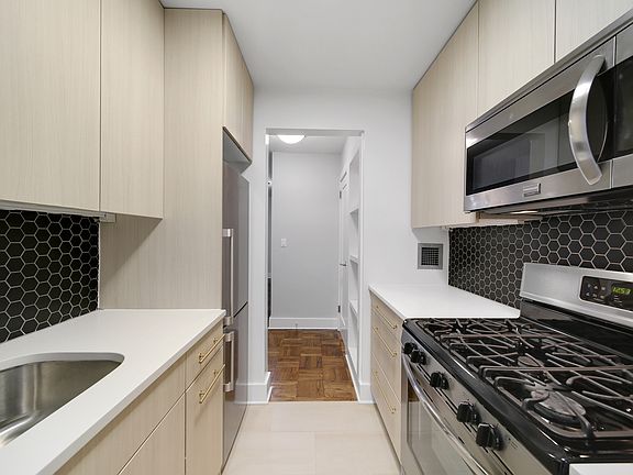 4th image of 315 W 57th St APT 11H