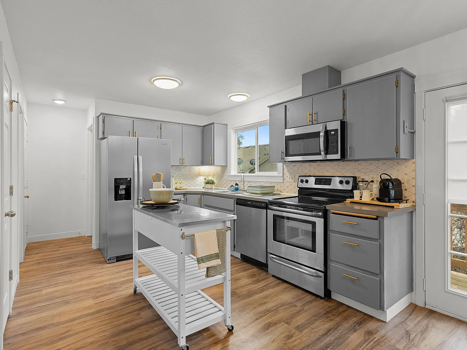 2 bed, 2.5 bath, 1200 sqft, $4,000 — Photo 1