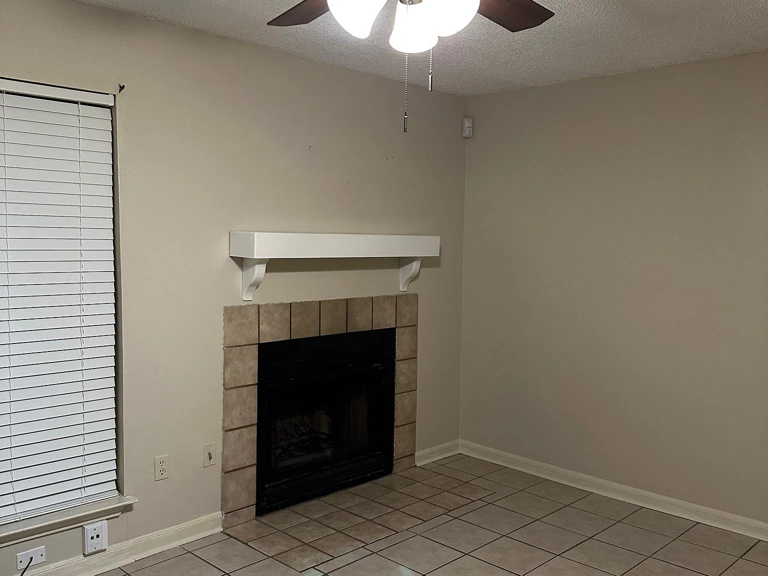 2 bed, 2.5 bath, 1210 sqft, $1,100 — Photo 2
