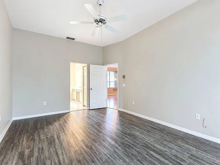 7047 Hazeltine Cir — Photo 9
