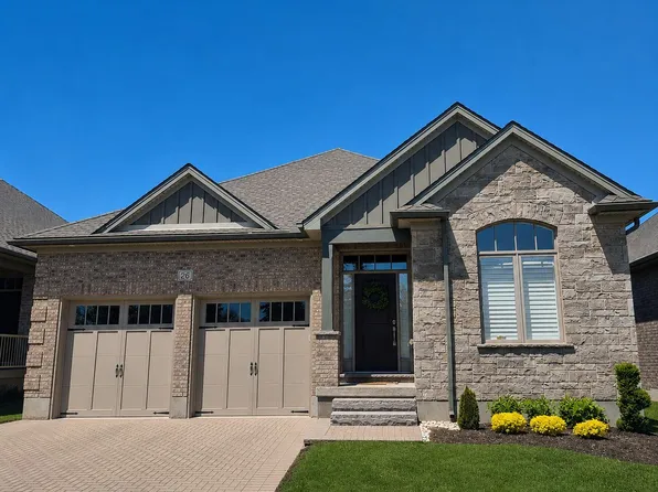725 Eagletrace Dr #26, London, ON N6G 0J7