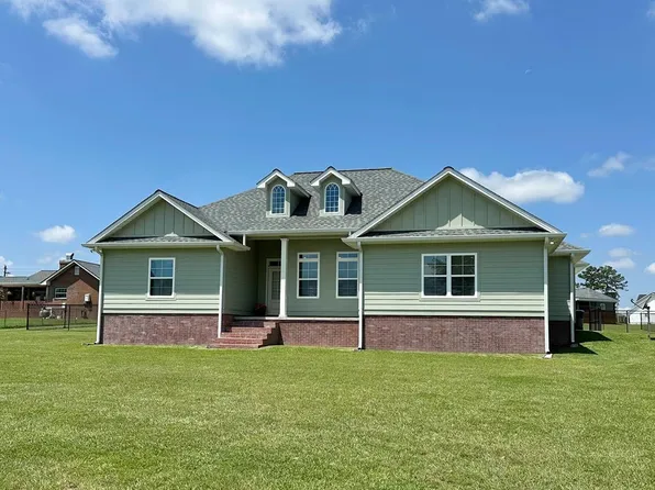 358 Lakeside Cir, Douglas, GA 31535