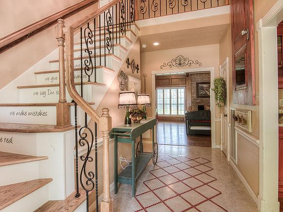 4th image of 2918 Deer Hollow Dr