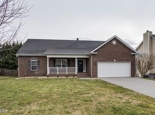 832 Mackenzie Dr, Maryville, TN 37804