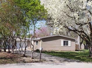 1103 Thomas Ct, Mahomet, IL 61853